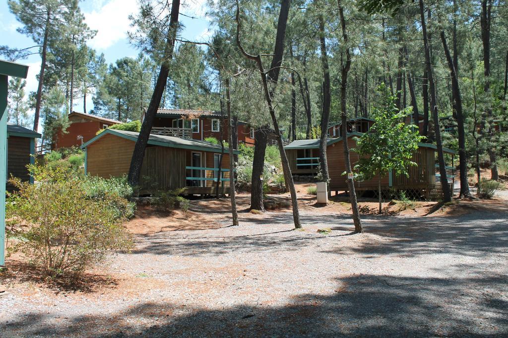 Village de Chalets Camping Bois Simonet Joyeuse Extérieur photo