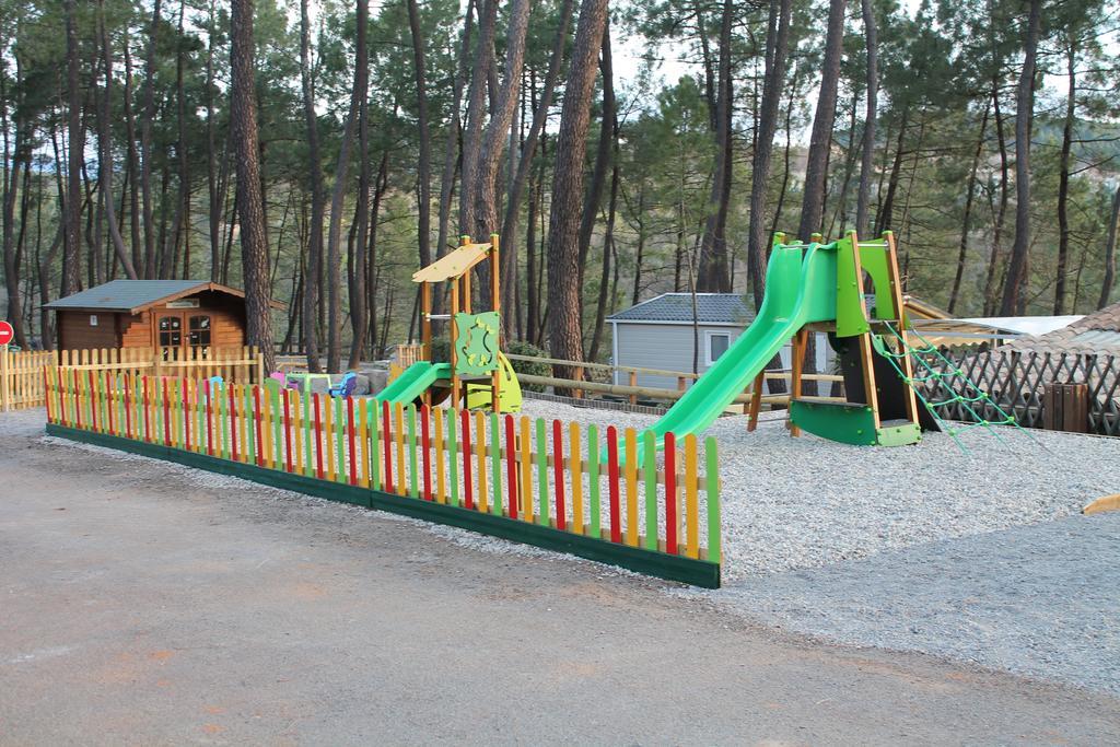 Village de Chalets Camping Bois Simonet Joyeuse Extérieur photo