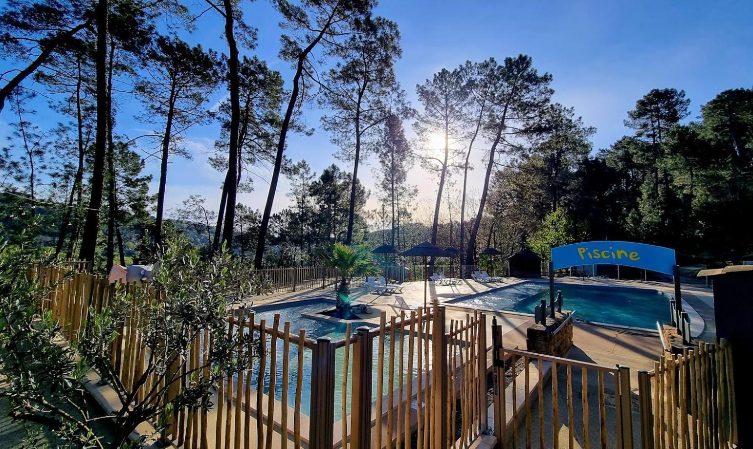 Village de Chalets Camping Bois Simonet Joyeuse Extérieur photo