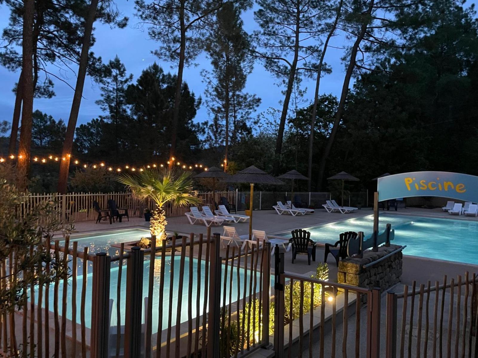 Village de Chalets Camping Bois Simonet Joyeuse Extérieur photo
