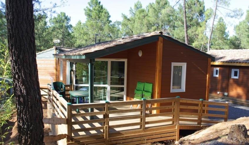 Village de Chalets Camping Bois Simonet Joyeuse Extérieur photo
