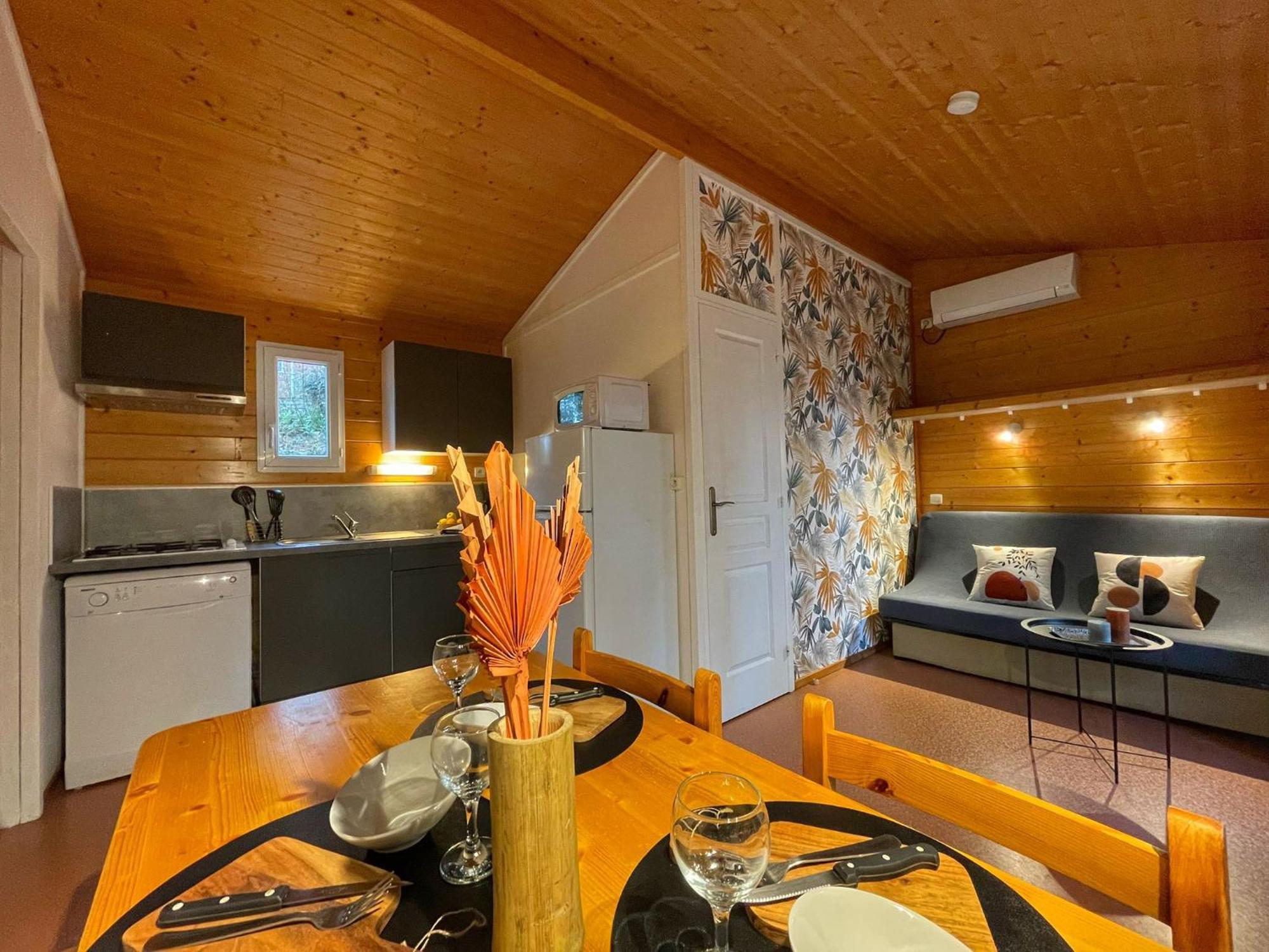 Village de Chalets Camping Bois Simonet Joyeuse Extérieur photo