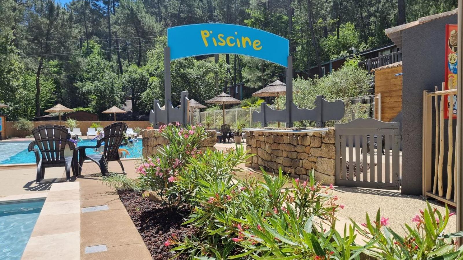 Village de Chalets Camping Bois Simonet Joyeuse Extérieur photo
