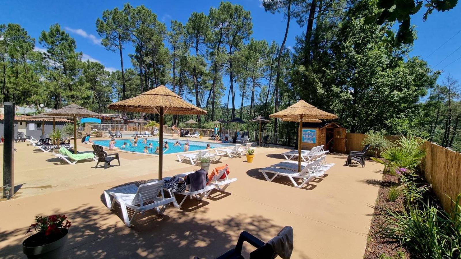 Village de Chalets Camping Bois Simonet Joyeuse Extérieur photo