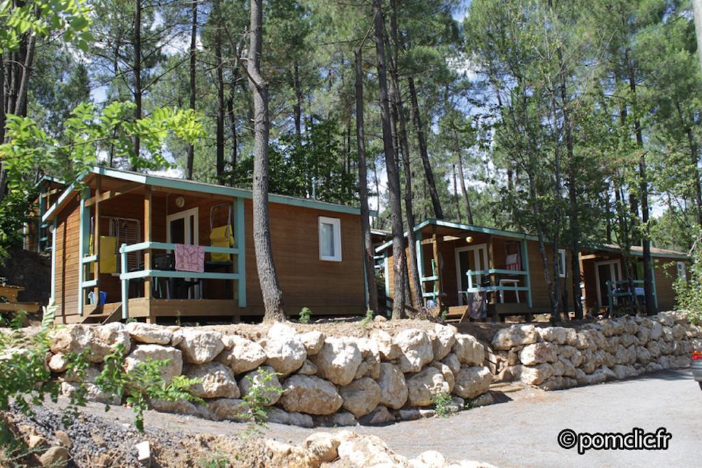 Village de Chalets Camping Bois Simonet Joyeuse Extérieur photo